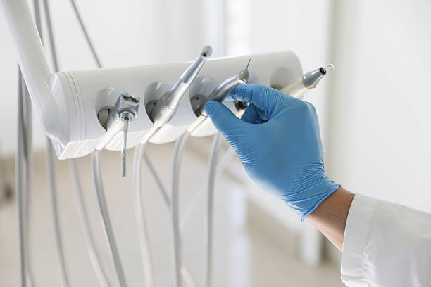 Professional Emergency Dentist technician working in Plantsville, CT
